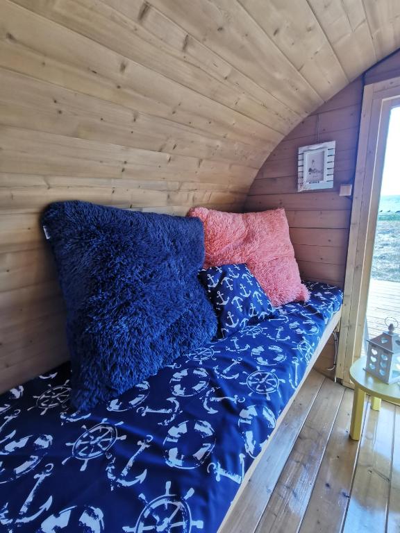 Voodi või voodid majutusasutuse Manija saare süda - Manija island toas