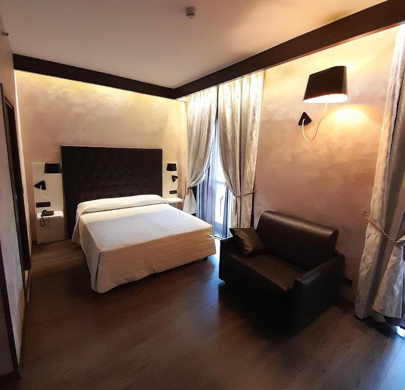Postel nebo postele na pokoji v ubytování Hotel Continental