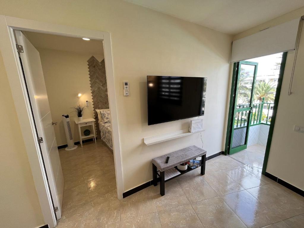TV a/nebo společenská místnost v ubytování Sunrise Apartment - Playa del Inglés