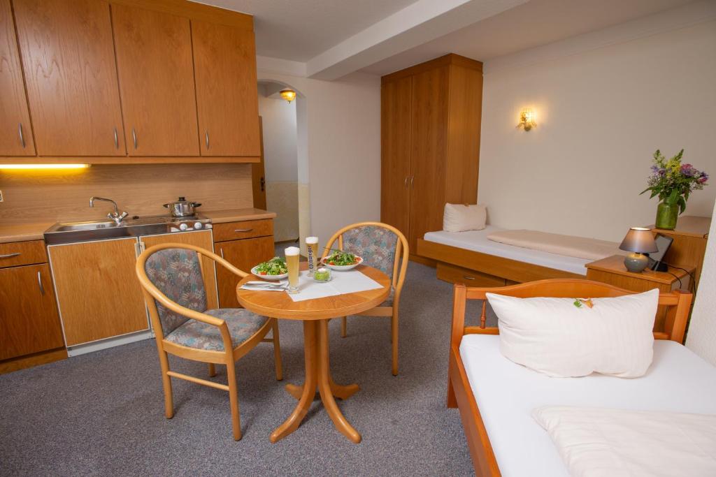 Kuchyň nebo kuchyňský kout v ubytování Landhotel zum Stern