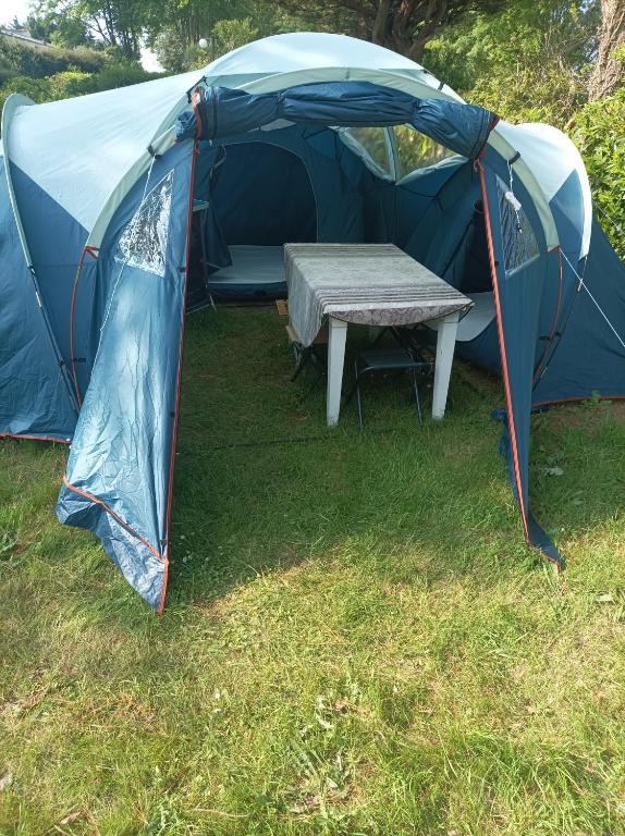 Fotografie z fotogalerie ubytování Tente 3 chambres, petit camping familial vue mer v destinaci Plestin-les-Grèves