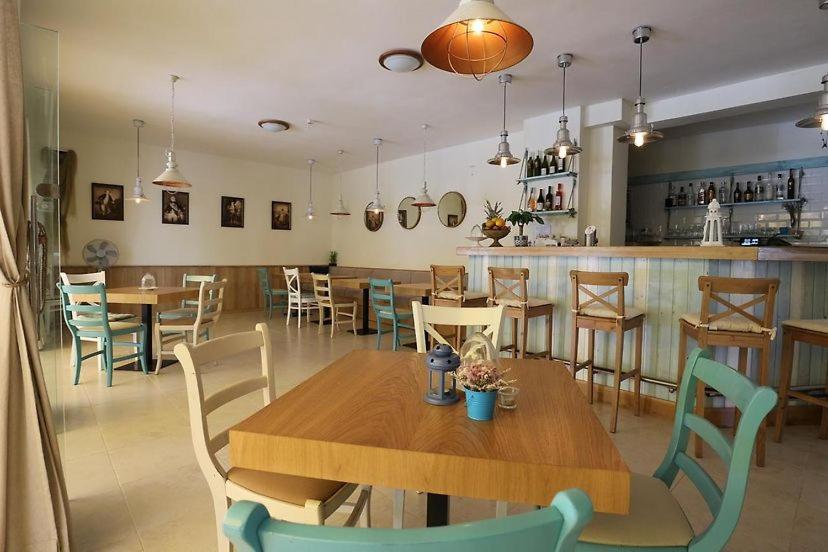 Restaurace v ubytování Хотел ЗОНАРИТА