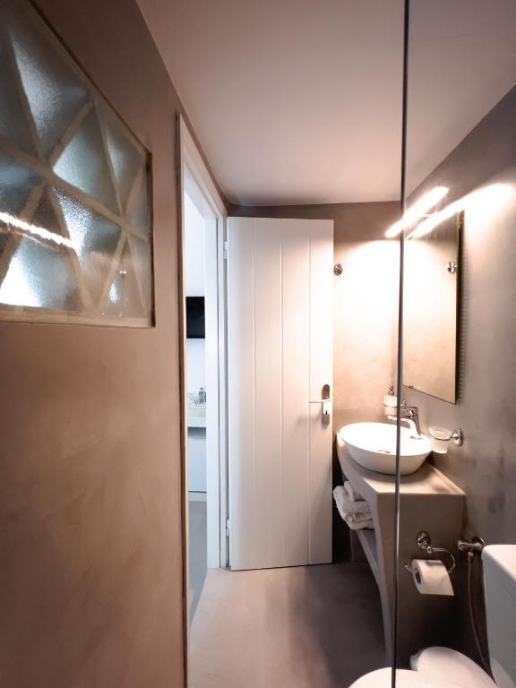 Vannituba majutusasutuses Aggelikoula Rooms