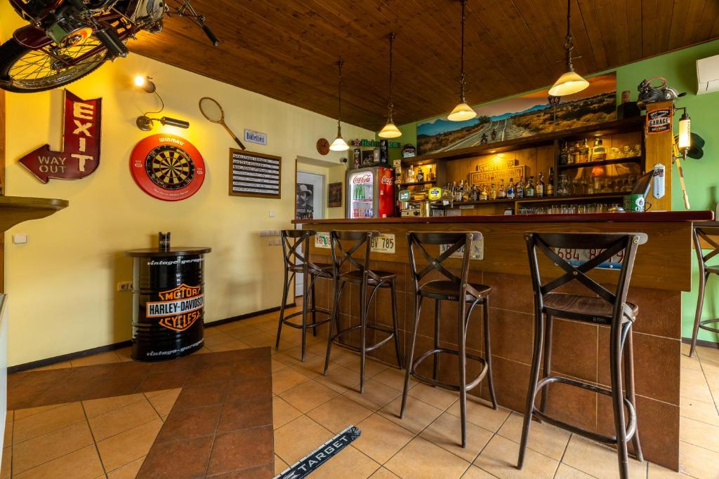 Lounge nebo bar v ubytování Penzion Rodos - Café