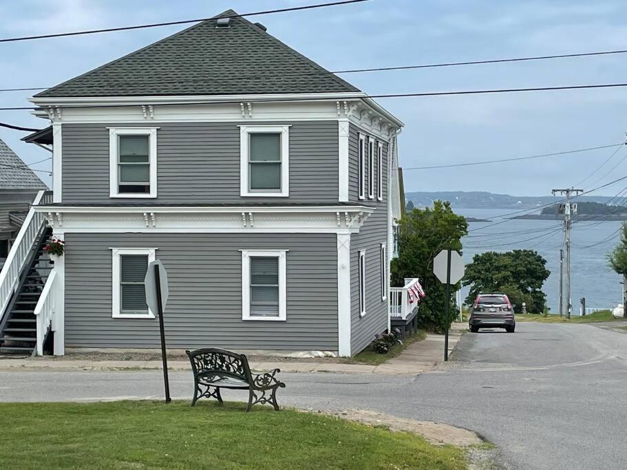 Updated Historic Water St 2 Bdr, 2 Bath apartment., Eastport (updated
