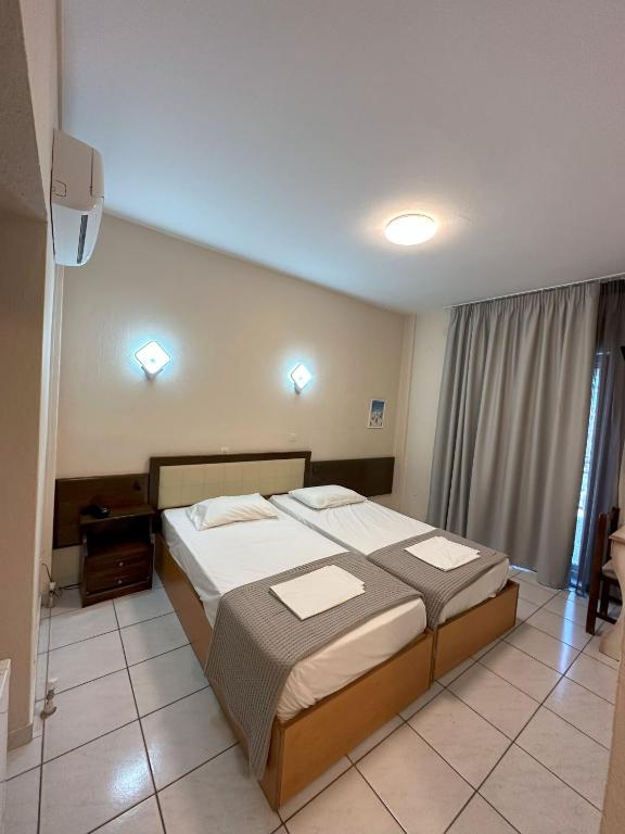 Postel nebo postele na pokoji v ubytování Hotel Afrodite
