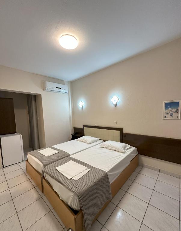 Postel nebo postele na pokoji v ubytování Hotel Afrodite