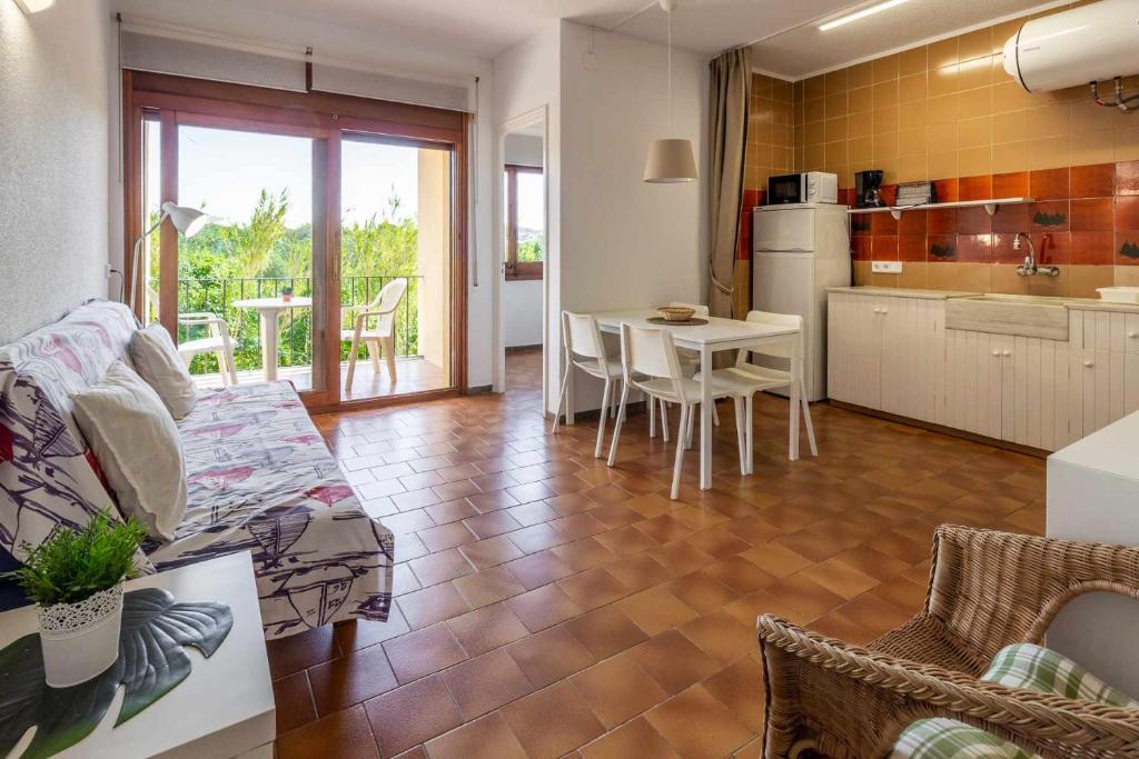 Kuchyň nebo kuchyňský kout v ubytování Cubells 2 Apartamento cercano a la playa