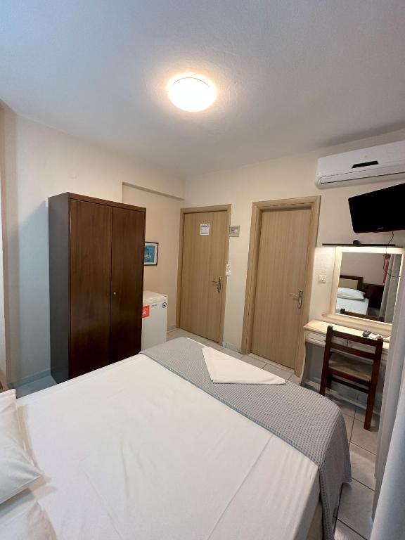 Postel nebo postele na pokoji v ubytování Hotel Afrodite