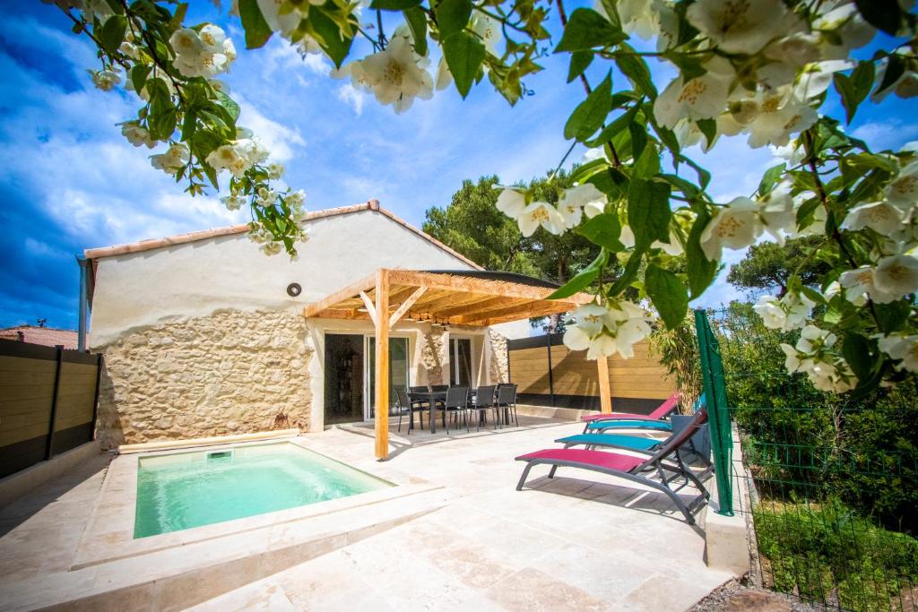 a patio with a swimming pool and a house at Gîte du Montagut in Thézan-des-Corbières