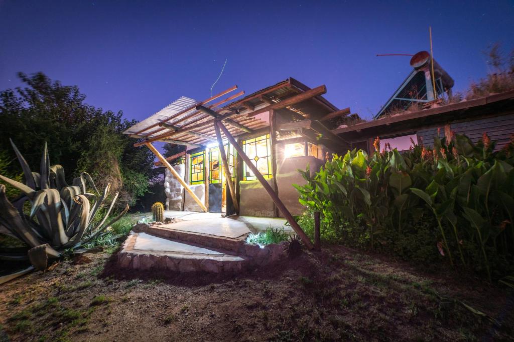 a house with a light on the front of it at Hostel Al Infinito in San Javier