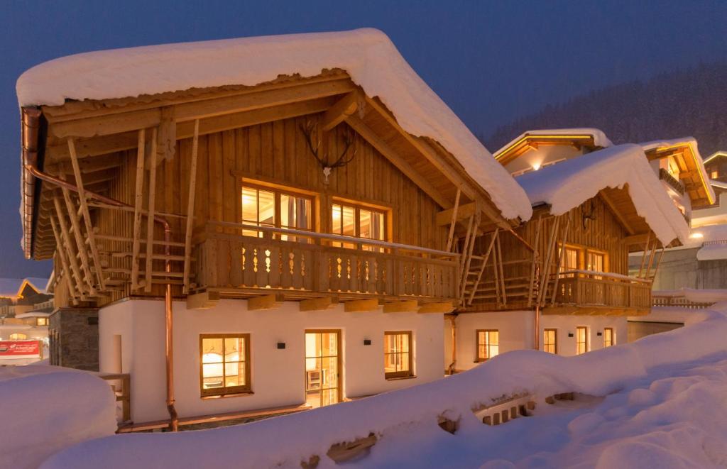 FIRSTpeak Chalets v zimě
