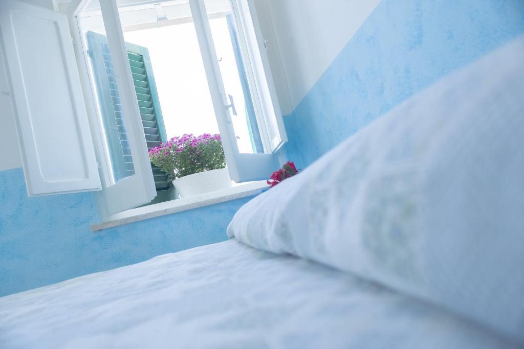 Un pat sau paturi într-o cameră la Hotel Venezia New