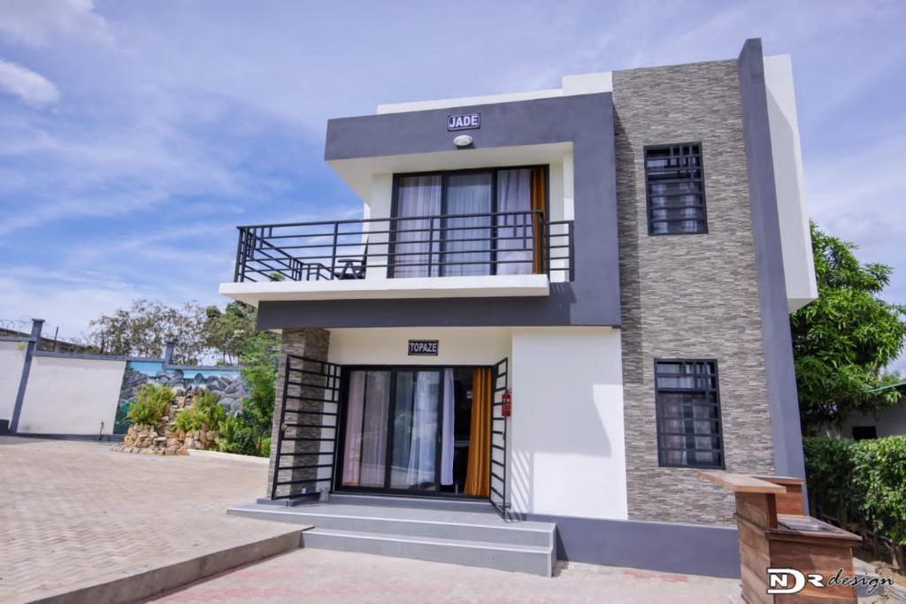 a house with a balcony in front of it at Kalina Résidence in Mahajanga