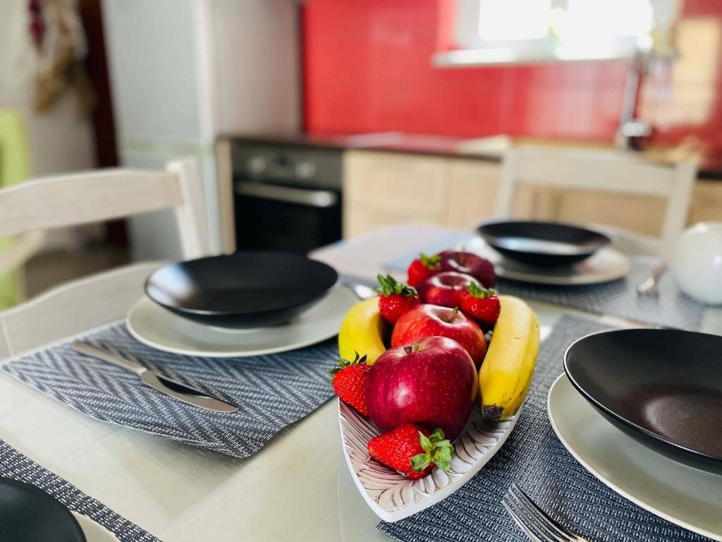 Cucina o angolo cottura di Cozy Nest - 2min To Beach, 6min Walk To Old Town