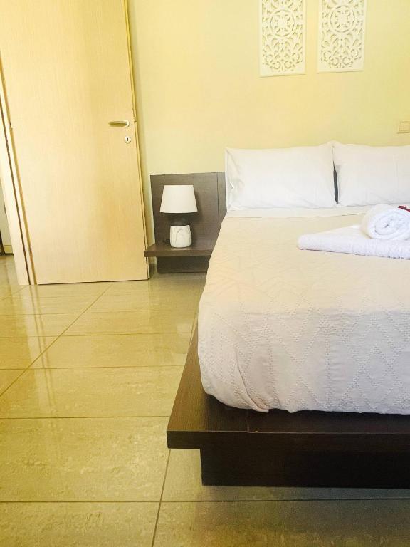 Letto o letti in una camera di Cozy Nest - 2min To Beach, 6min Walk To Old Town