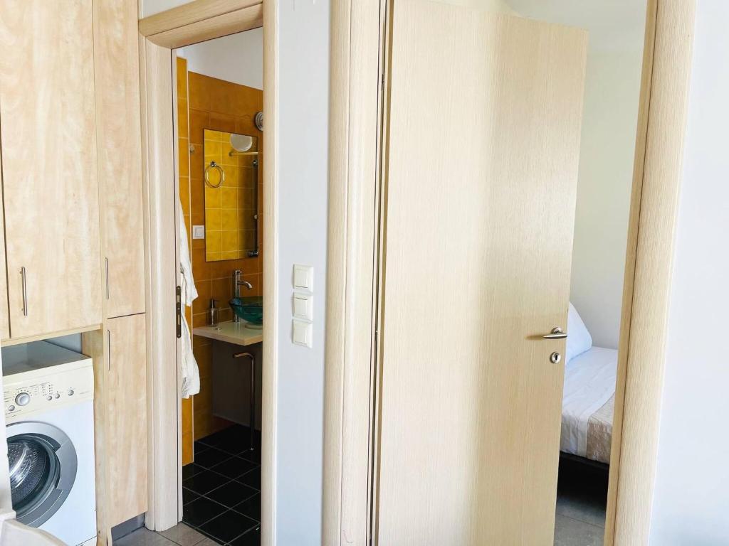 Bagno di Cozy Nest - 2min To Beach, 6min Walk To Old Town