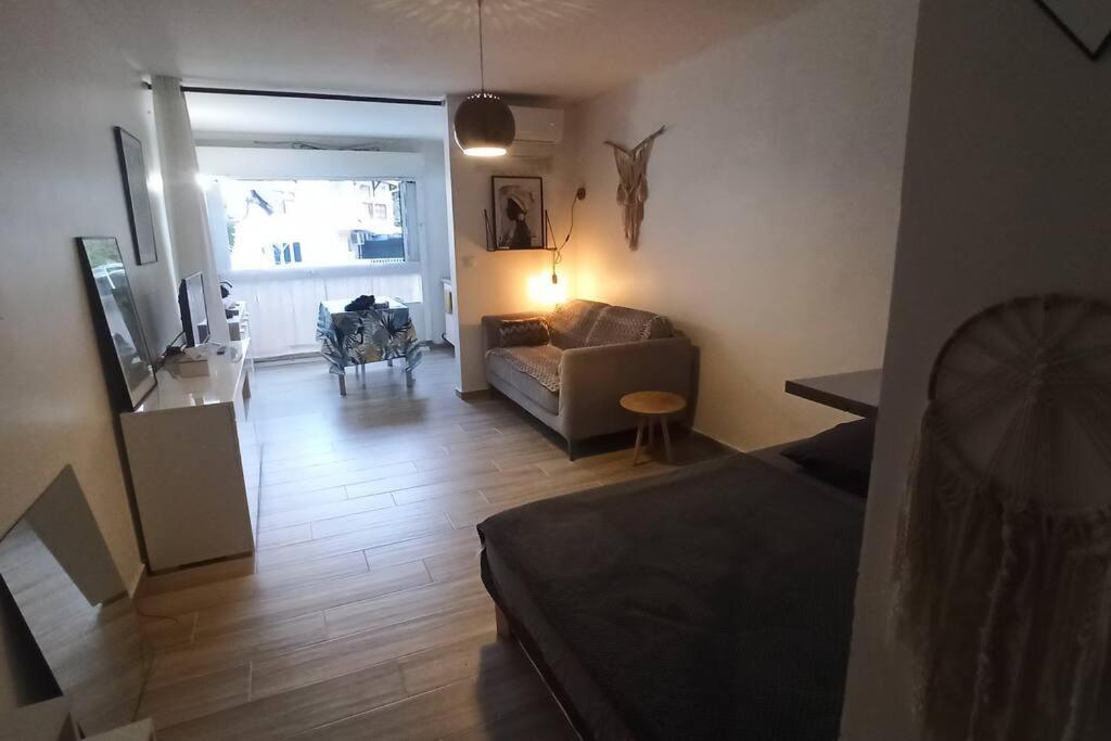 Studio cosy marina Bas du Fort avec piscine, Le Gosier Precios