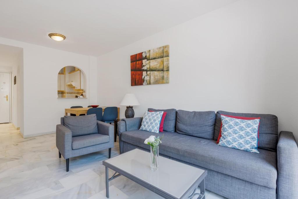 Posedenie v ubytovaní Stunning terrace penthouse with pool in La Cala de Mijas by Costarentals - Ref 84