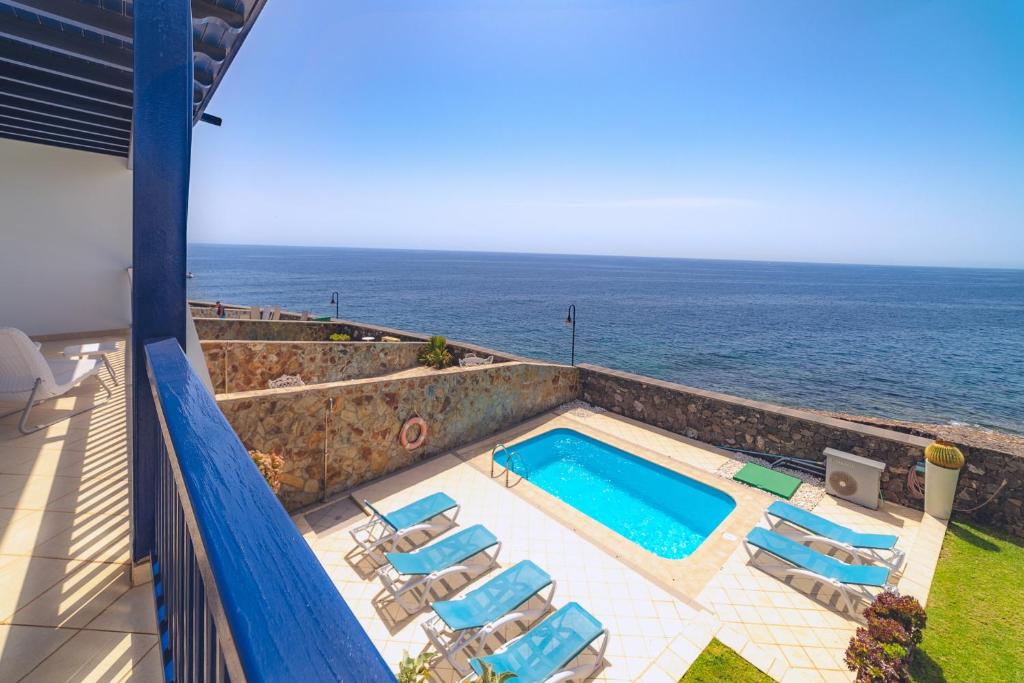 A general sea view or a sea view taken from A villát