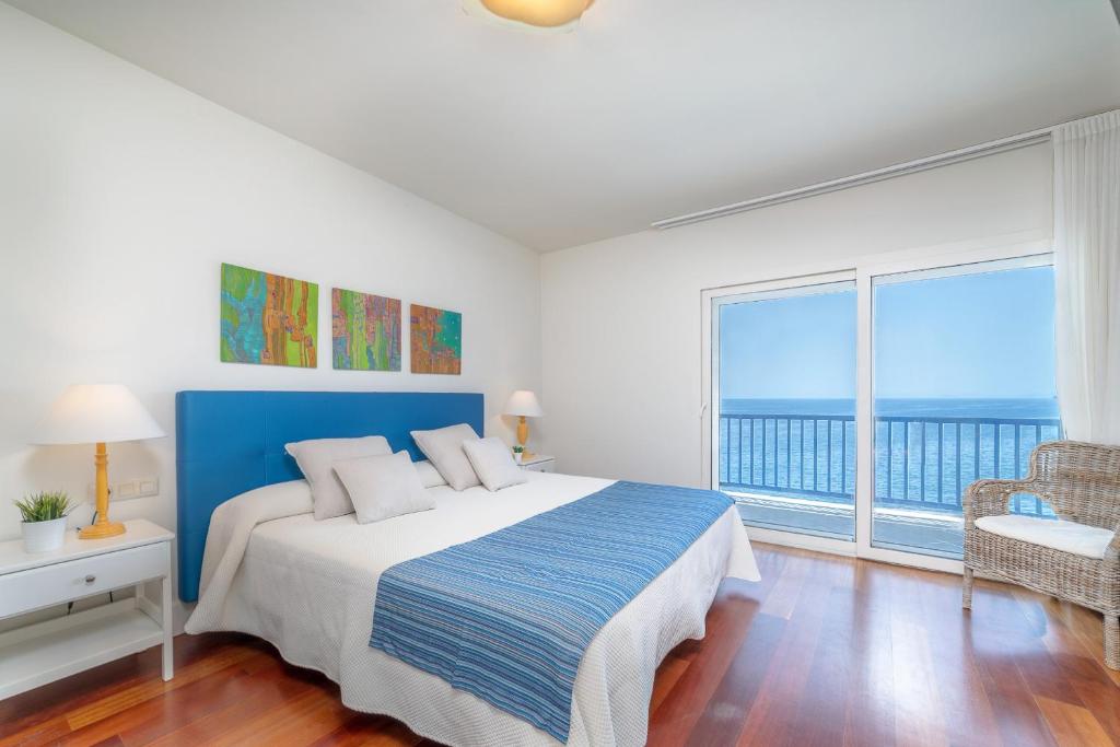 A bed or beds in a room at VV Vista Oceano by HH - Ocean view with private pool