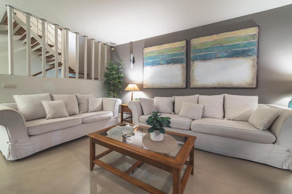 A seating area at VV Vista Oceano by HH - Ocean view with private pool