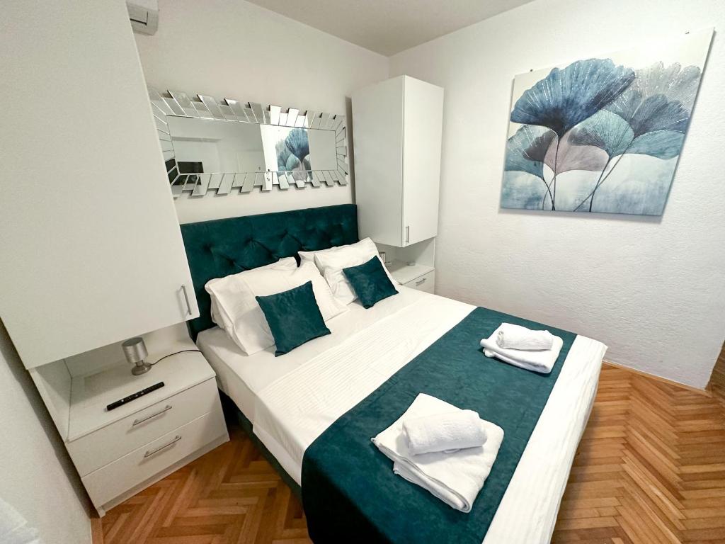 Postel nebo postele na pokoji v ubytování Apartmani Daša Tučepi