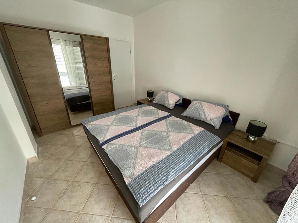 Postel nebo postele na pokoji v ubytování Apartmani IRA