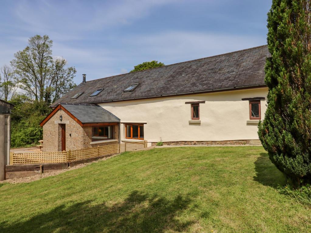 a large white house with a large yard at Bunts Barn in Okehampton