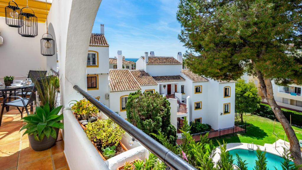 The swimming pool at or close to Cozy apartment with pool in Riviera del Sol by Costarentals - Ref 153