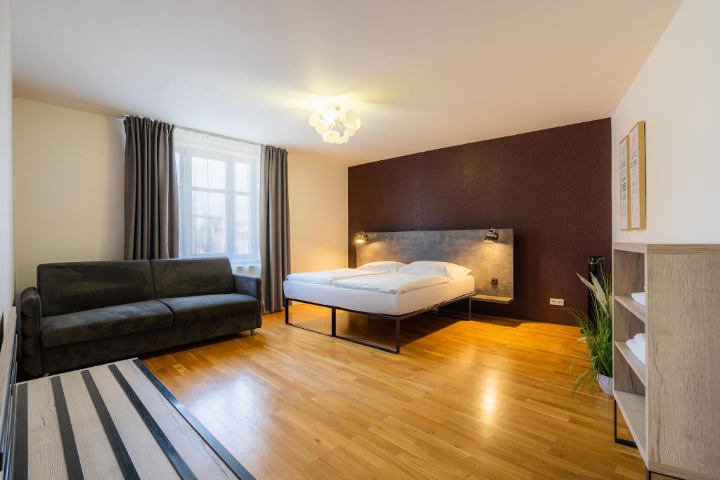 EA ApartHotel Melantrich - Apartment Superior With Rooftop Terrace - 8 Pax