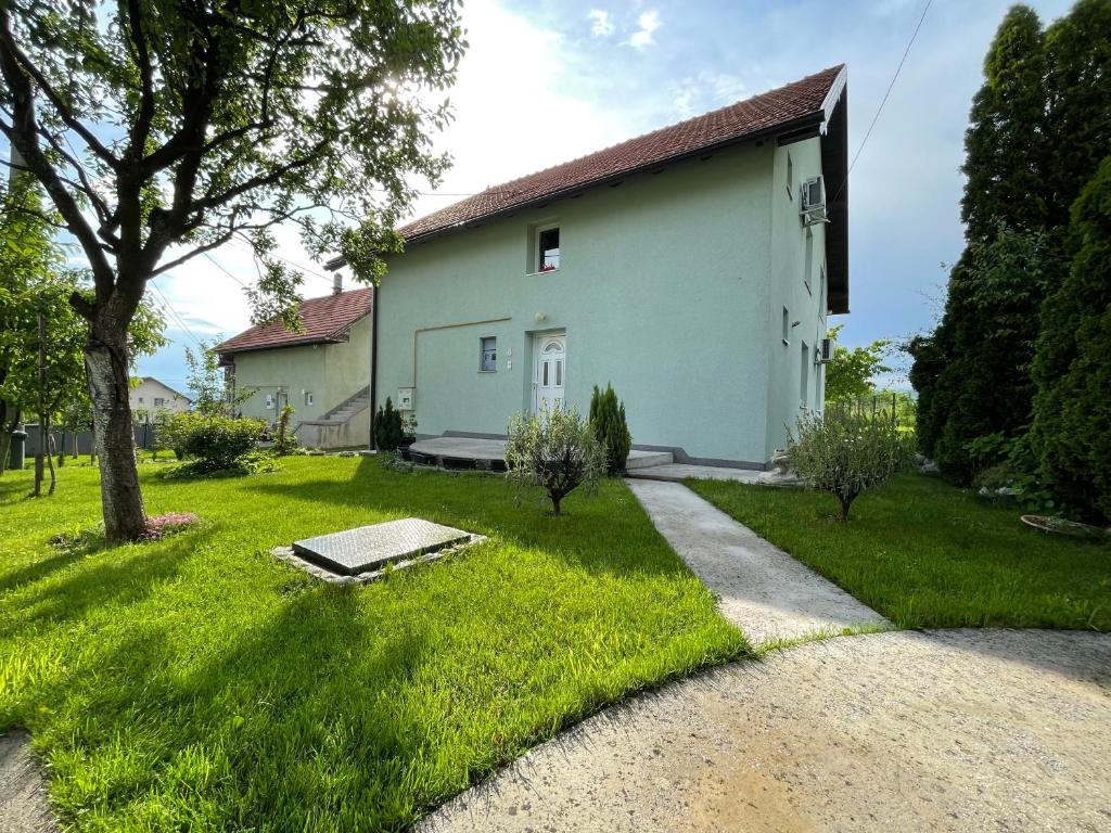 Taman di luar Villa Rulla Sarajevo