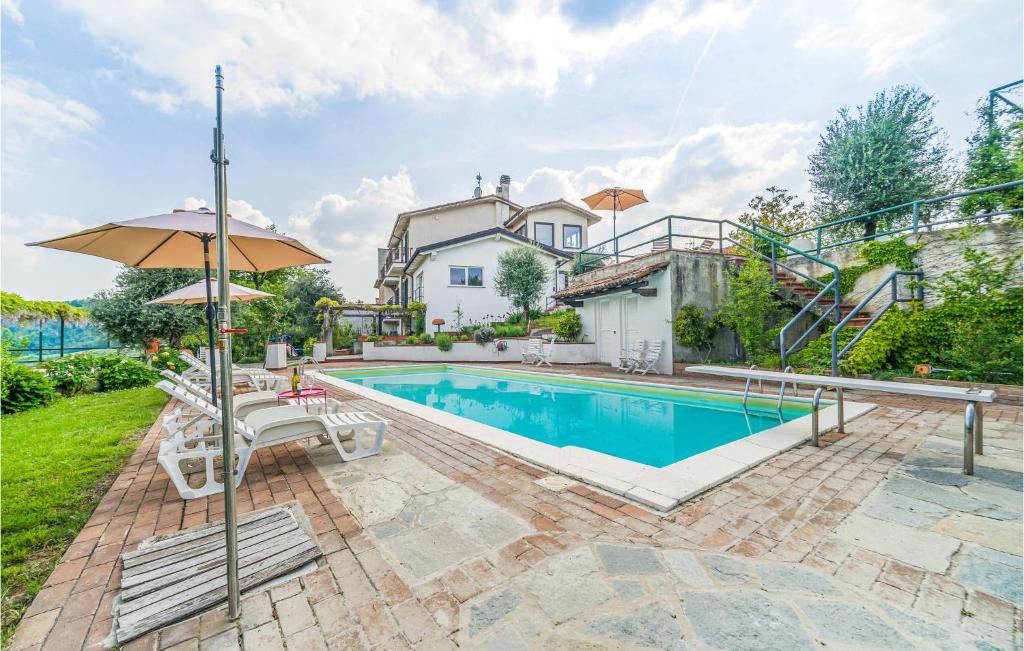 a house with a swimming pool and an umbrella at Villa Poss in Villa