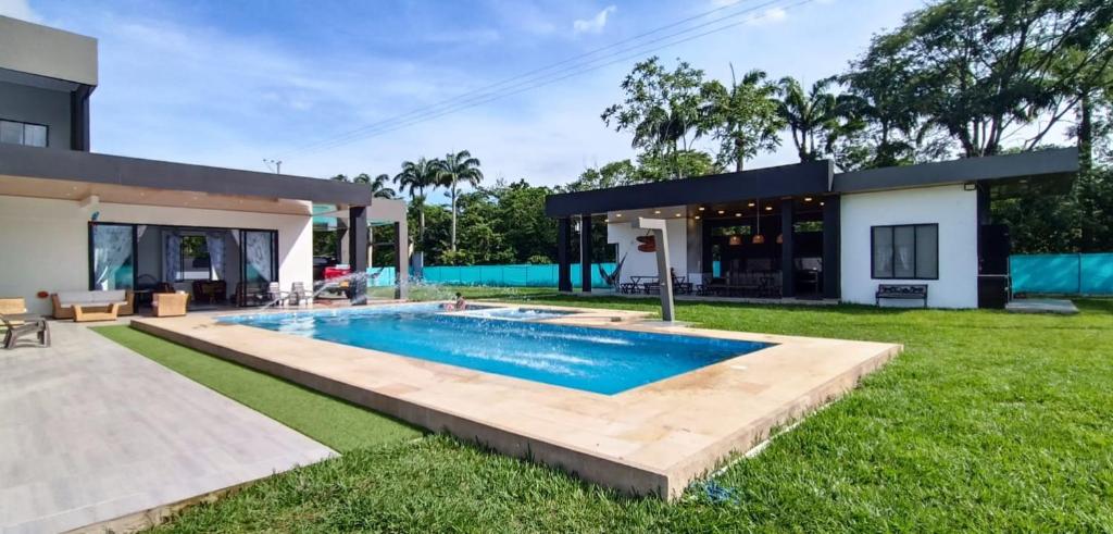 a swimming pool in the backyard of a house at Quinta La Bonita Restrepo Meta 