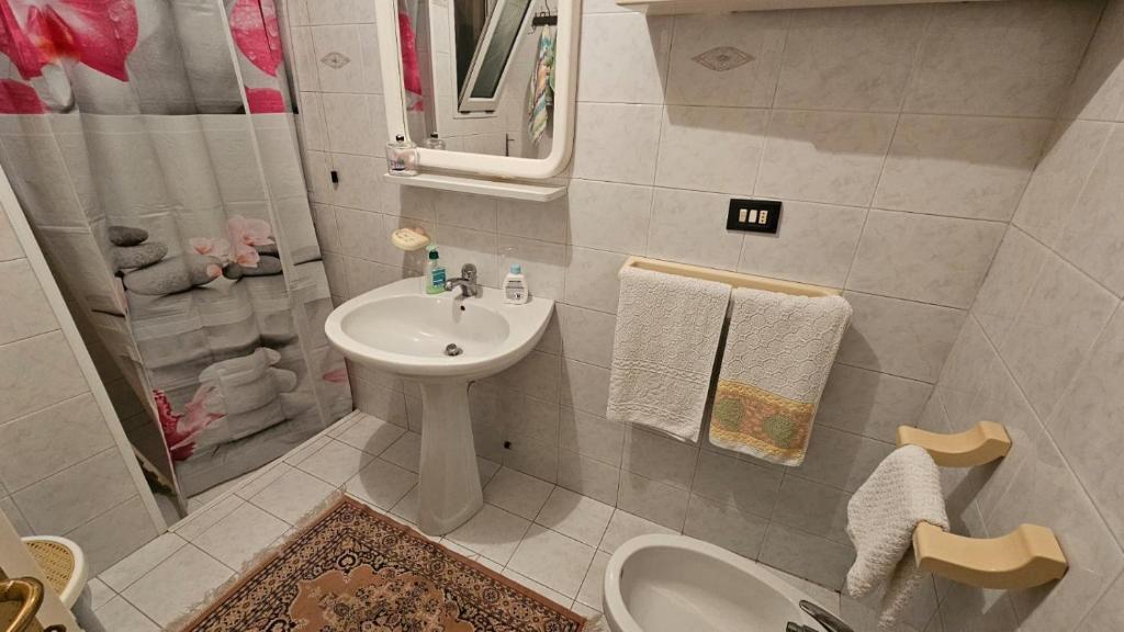 A bathroom at La Curte
