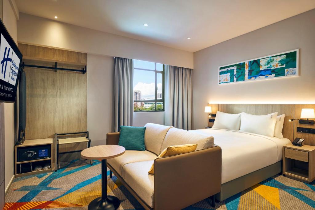Giường trong phòng chung tại Holiday Inn Express & Suites Singapore Novena by IHG