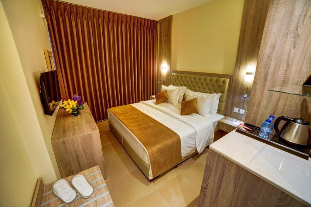De-Lara hotel - Deluxe Double Room With Side Sea View