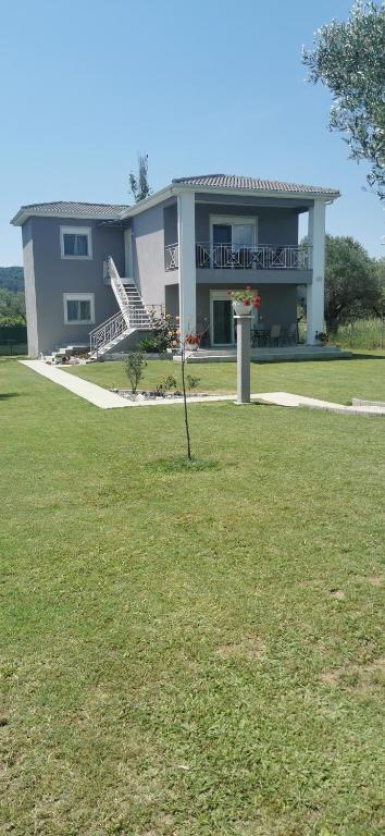 Κήπος έξω από το Elegant house