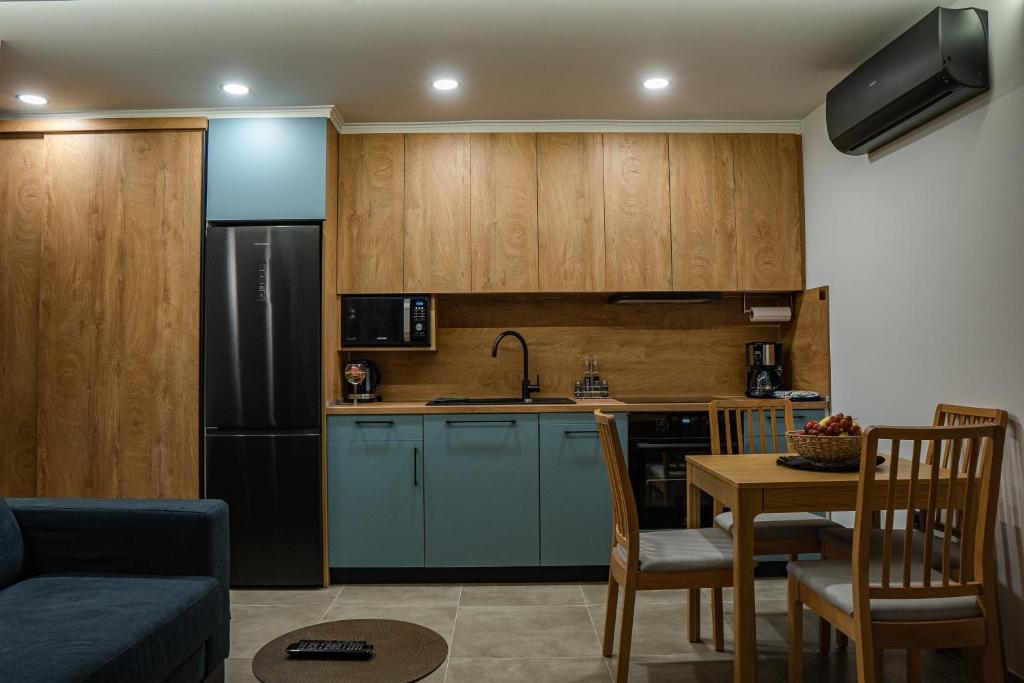 Dapur atau dapur kecil di RITUAL Apartment - 20m from the sea