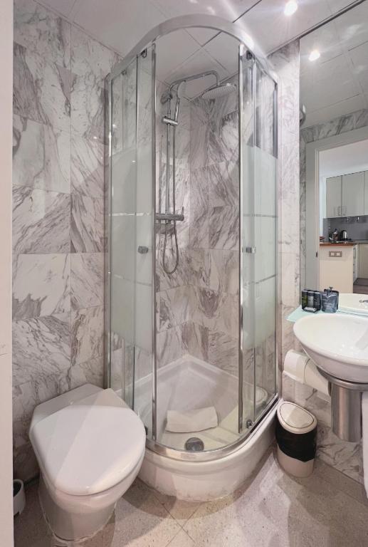 A bathroom at Stay U-nique Apartments Urquinaona II