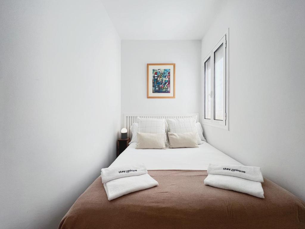 A bed or beds in a room at Stay U-nique Apartments Urquinaona II