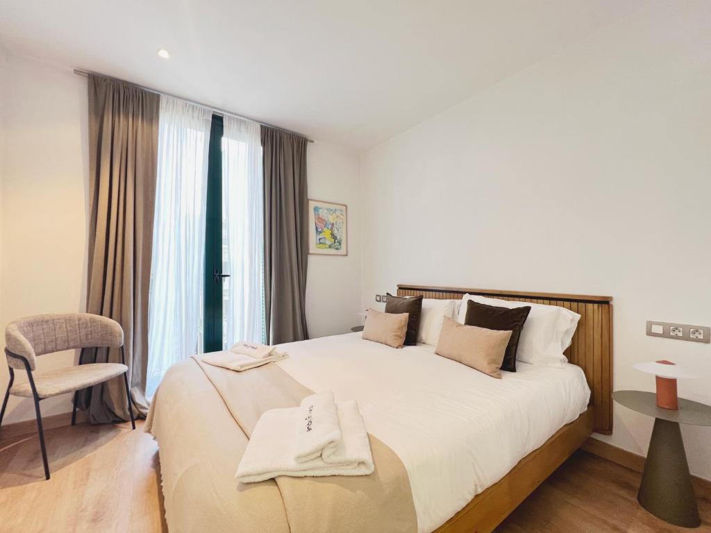 A bed or beds in a room at Stay U-nique Apartments Urquinaona II