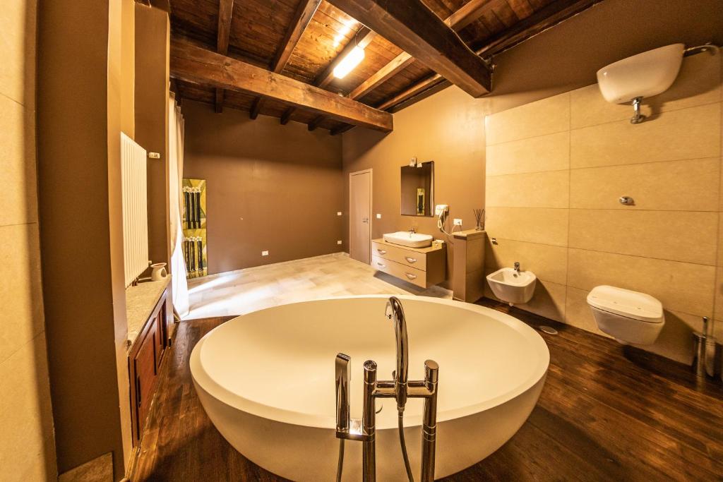 Dimore Candriano - Irpinia - Luxe Tweepersoonskamer Met Bad