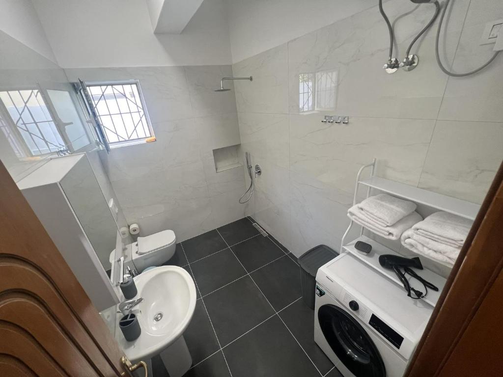 Edlira Apartments - Image 3