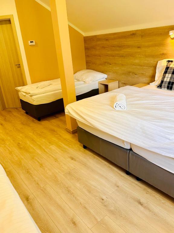 Postel nebo postele na pokoji v ubytování Chata pod Lysou