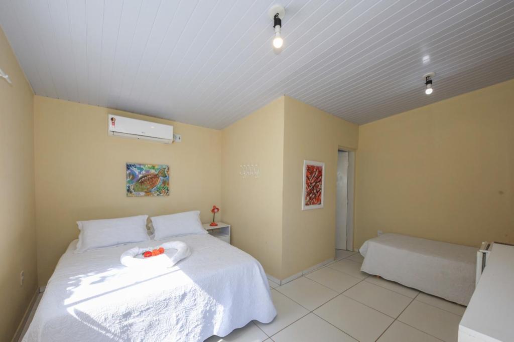 En eller flere senge i et værelse på Pousada Canto do Boldró