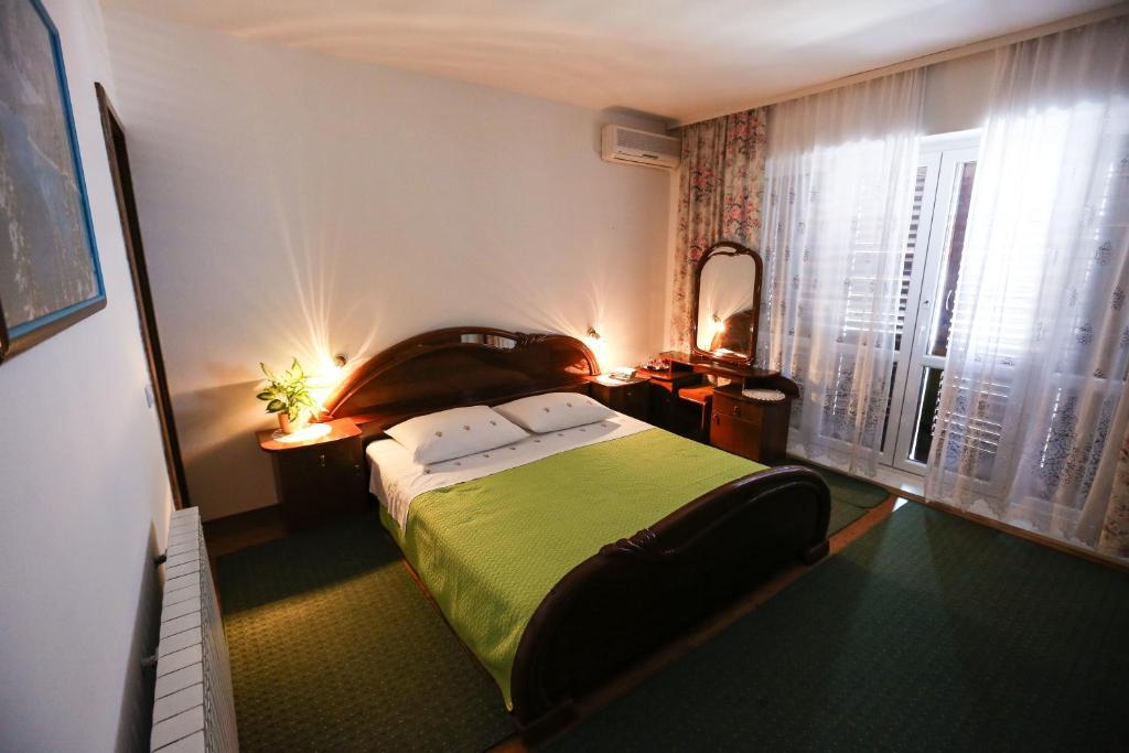 Posteľ alebo postele v izbe v ubytovaní Rooms Cvetka