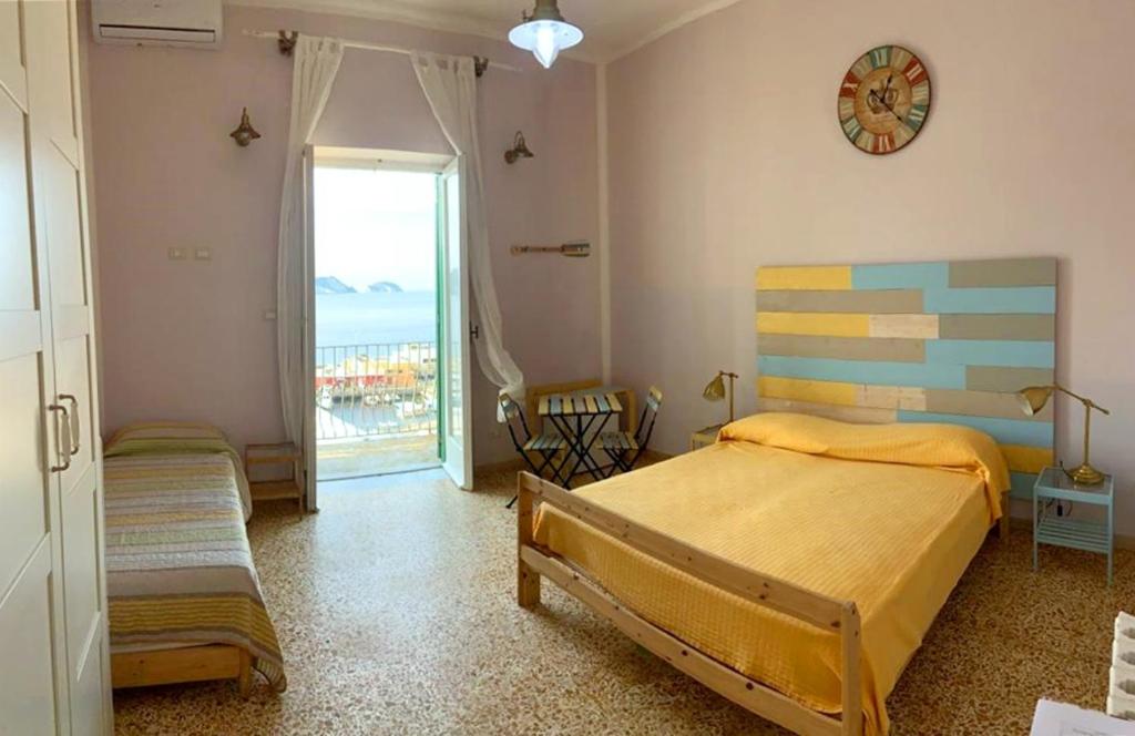 Postel nebo postele na pokoji v ubytování Maridea - Camere con vista al Porto