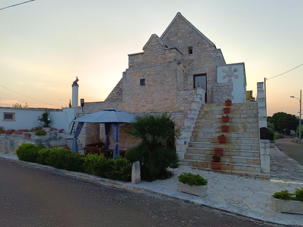 a small building with a lighthouse on the side of a street at Cummersa dell'alba in Locorotondo