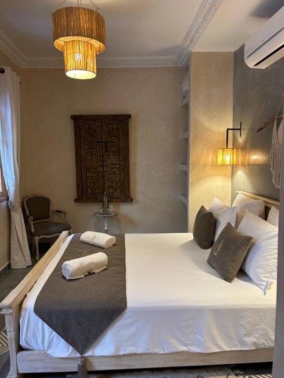 Postel nebo postele na pokoji v ubytování Riad Al Nubala